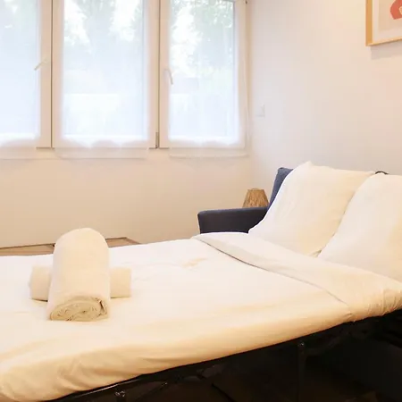 Modern Quiet And Close To Paris 아파트 *